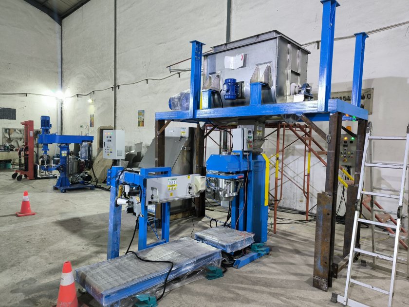 Dari Proses Mixing hingga Packaging: Solusi Ribbon Mixer 400 kg untuk Industri Adhesive oleh RST