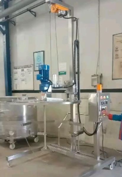 RST Jacketed Mixing Tank With Paddle Agitator Cap 1000L